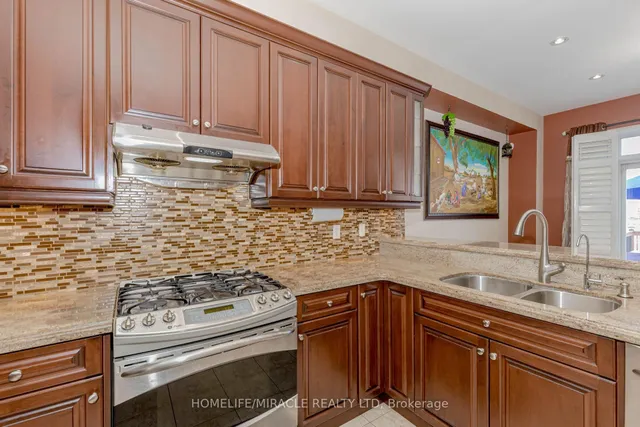 Additional image 13 of 27 Fossil St