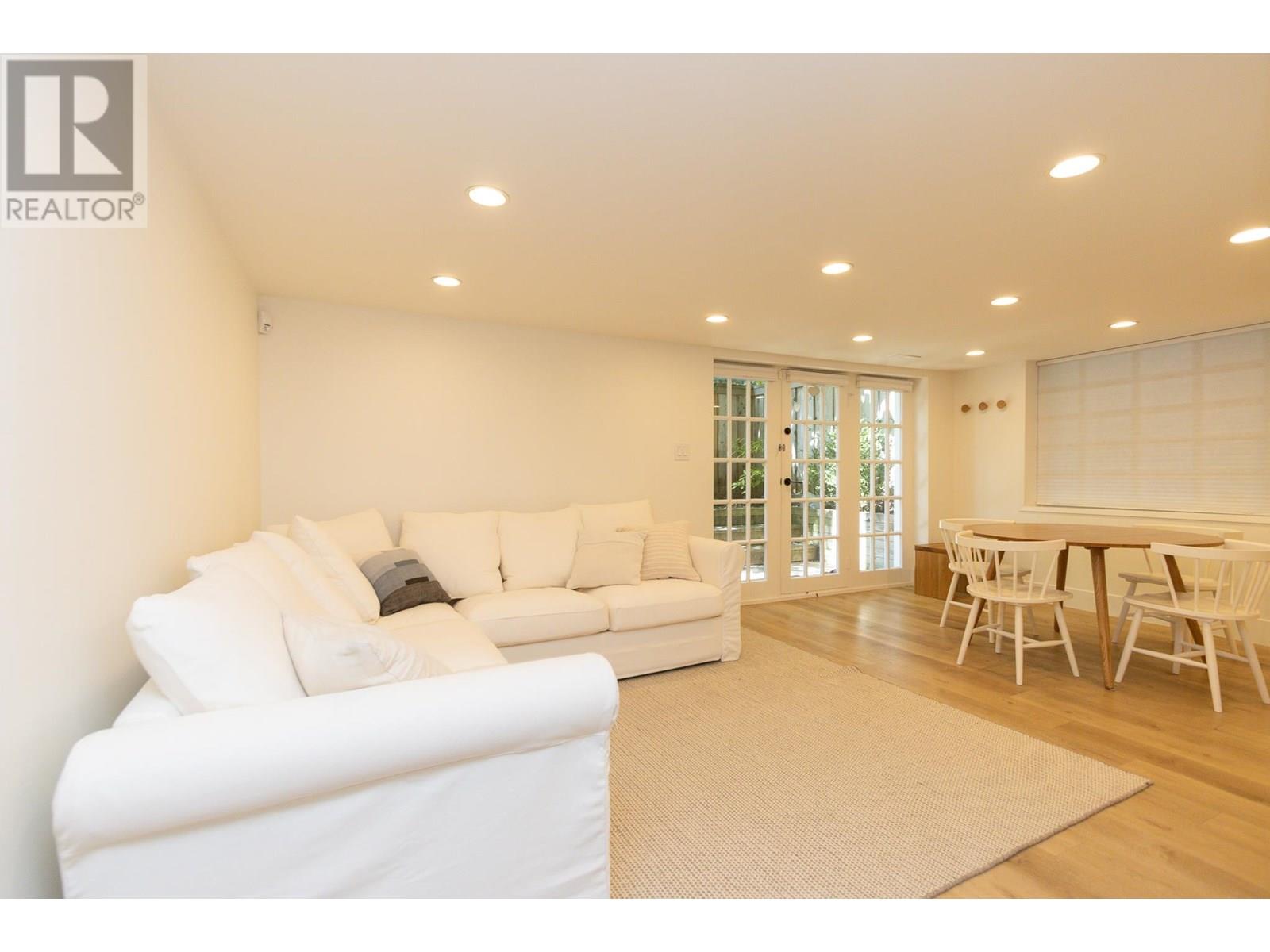 2xxx W 14TH AVENUE|Vancouver, British Columbia V6K2W2