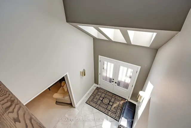 Additional image 6 of 275 Alexander Crt