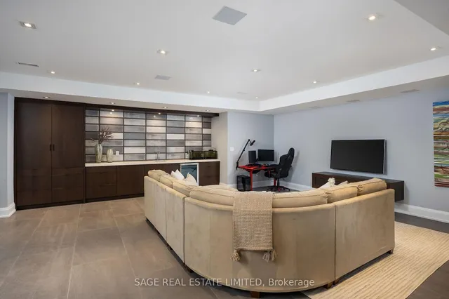 Additional image 42 of 55 Strath Ave