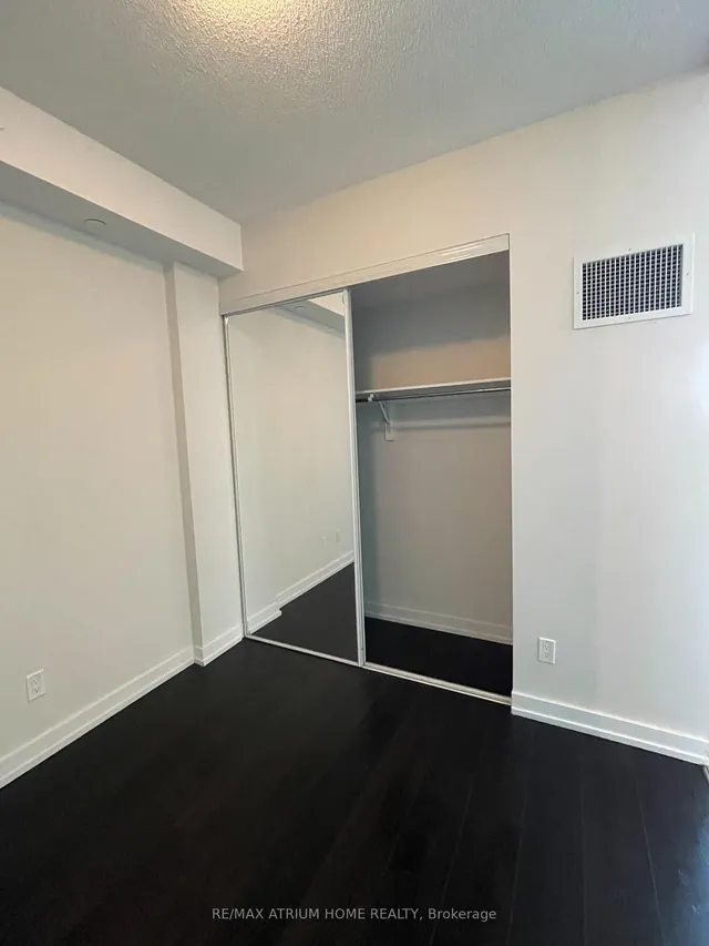 Additional image 5 of 297 College St Unit 618