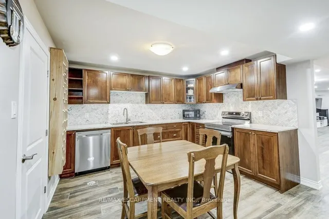 Additional image 39 of 33 Lockman Dr