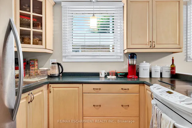 Additional image 13 of 593 Braemore Rd