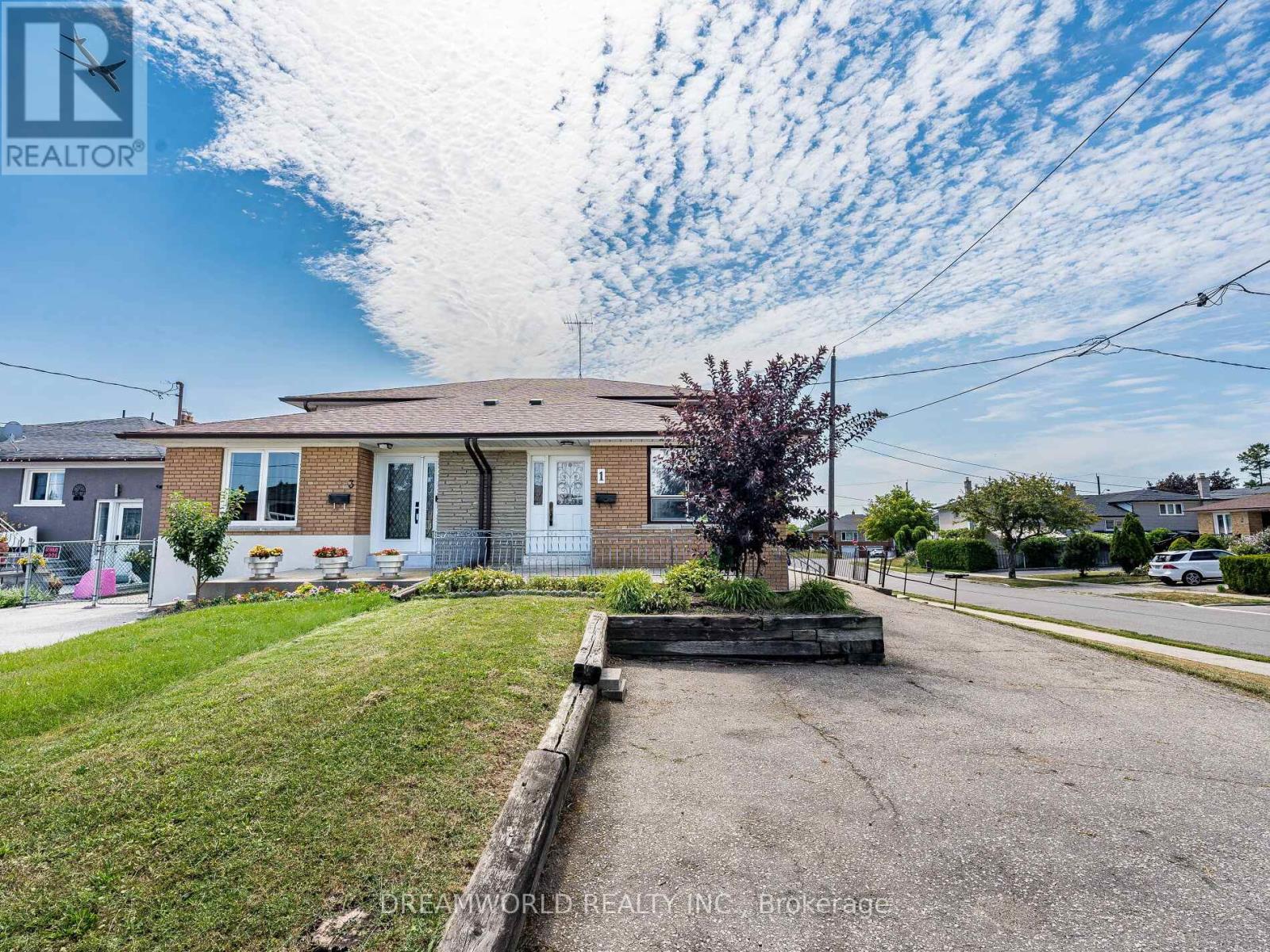 Property image for 1 FRIARY COURT|Toronto (Glenfield-Jane Heights), Ontario M3L2B4