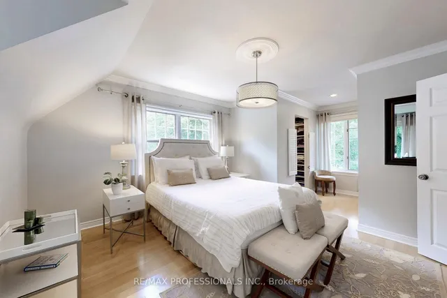 Additional image 27 of 126 Laurel Ave