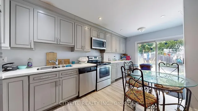 Additional image 10 of 170 Lambton Ave