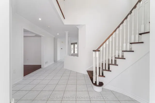 Additional image 23 of 6 Baccarat Cres