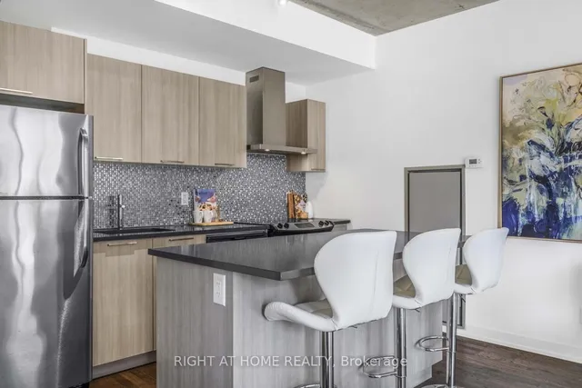 Additional image 10 of 650 King St Unit 706