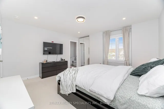 Additional image 28 of 90 Raymond Rd Unit 6