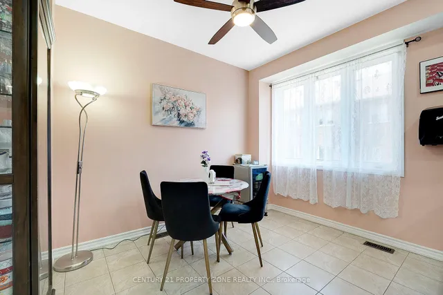 Additional image 14 of 33 Kayak Hts