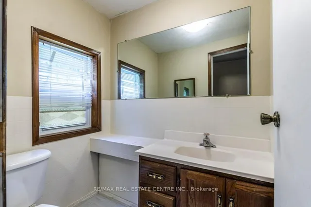 Additional image 23 of 215-217 Queen St