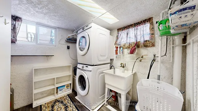 Additional image 32 of 48 Acorn Ave