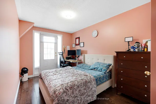 Additional image 9 of 33 Kayak Hts