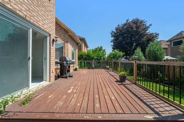 Additional image 49 of 6 Baccarat Cres