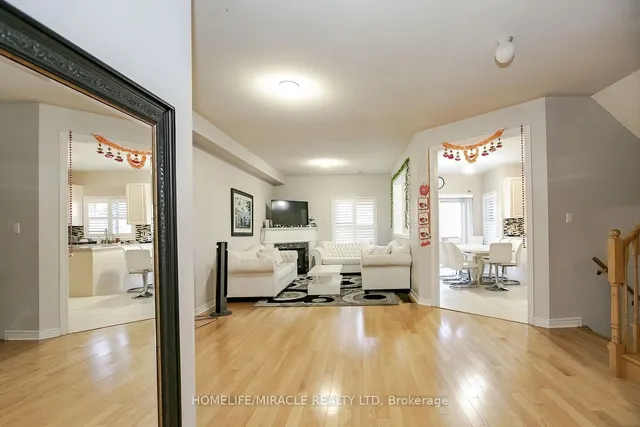 Additional image 5 of 20 Oblate Cres