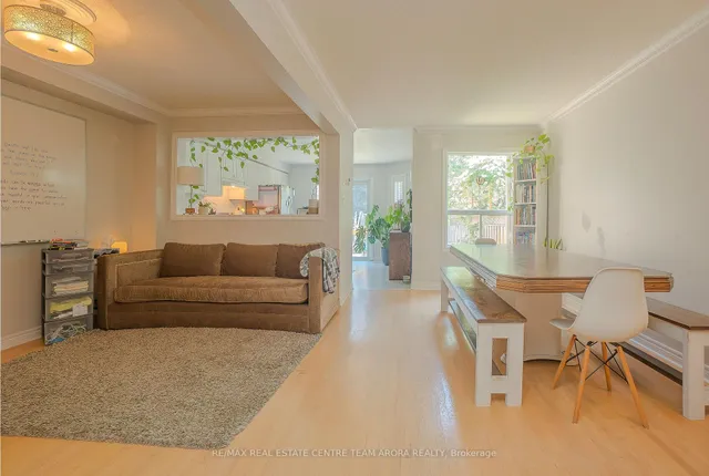 Additional image 6 of 608 Lumberton Cres