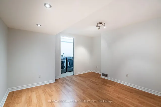 Additional image 26 of 70 Flamboro St