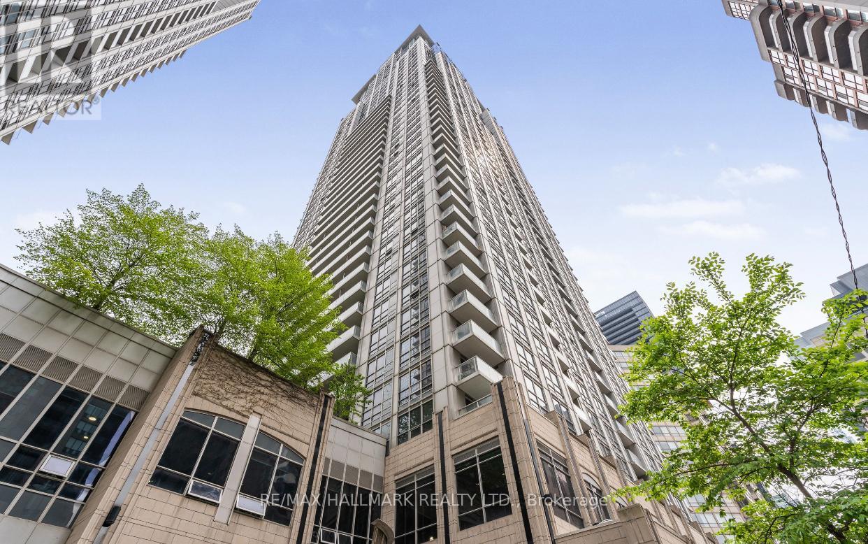 1813 - 763 BAY STREET|Toronto (Bay Street Corridor), Ontario M5G2R3