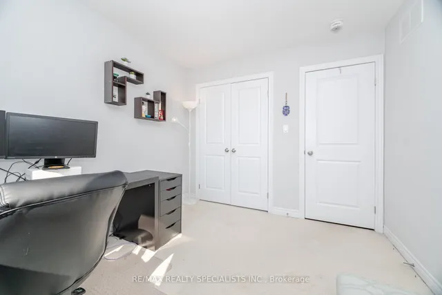 Additional image 34 of 90 Raymond Rd Unit 6