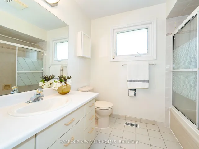 Additional image 32 of 18 Whitman St