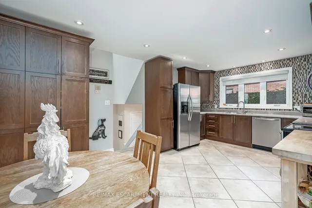 Additional image 23 of 275 Alexander Crt