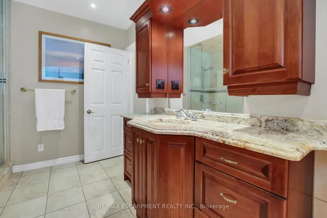 Additional image 12 of 95 Mountain Ave