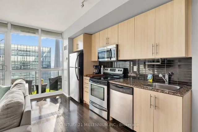 Additional image 10 of 65 Bremner Blvd Unit 4503