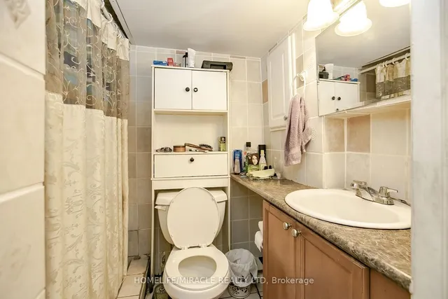 Additional image 46 of 20 Oblate Cres