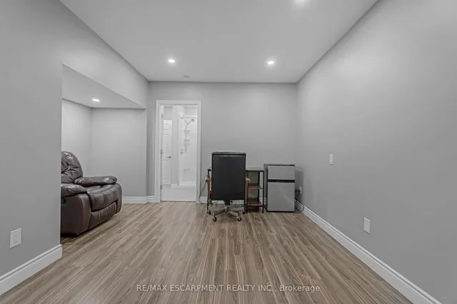 Additional image 37 of 22 Shadeland Cres