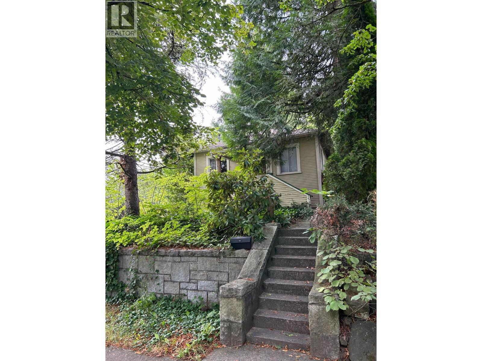 1194 E 18TH AVENUE|Vancouver, British Columbia V5V1H2