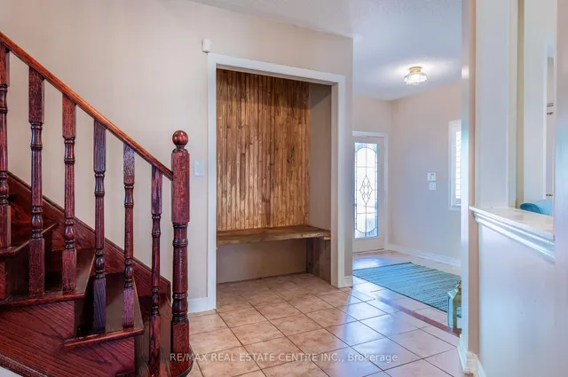 Additional image 8 of 925 Knotty Pine Grve