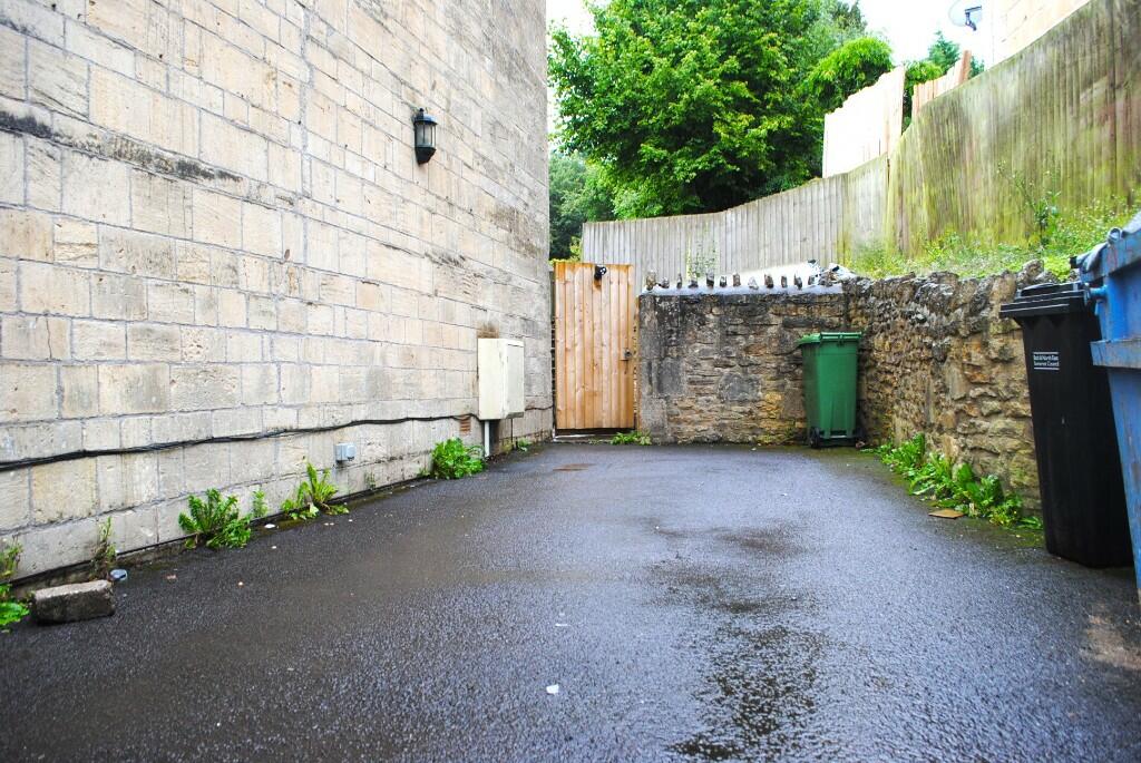 Additional image 10 of *** Very Well Presented 3 Bedroom House Share To Rent ***