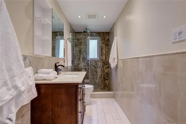 Additional image 18 of 657 Greenwood Dr