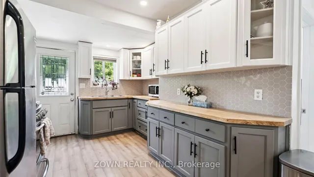 Additional image 12 of 64 Sheaffe St