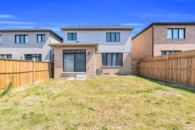 Additional image 46 of 23 Royal Coachman Way