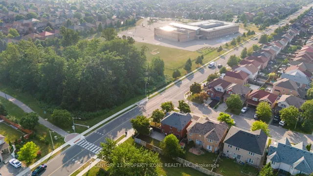 Additional image 34 of 185 Brisdale Dr