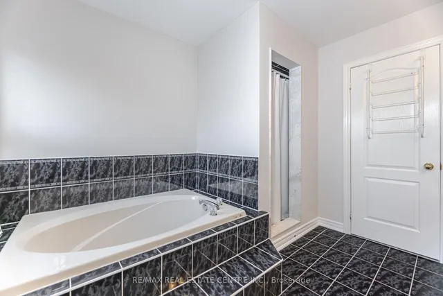 Additional image 34 of 53 Wild Indigo Cres