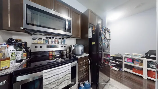 Additional image 19 of 135 Village Green Sq Unit 219