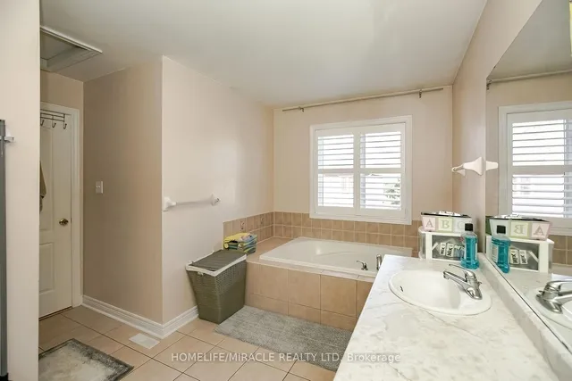 Additional image 28 of 20 Oblate Cres