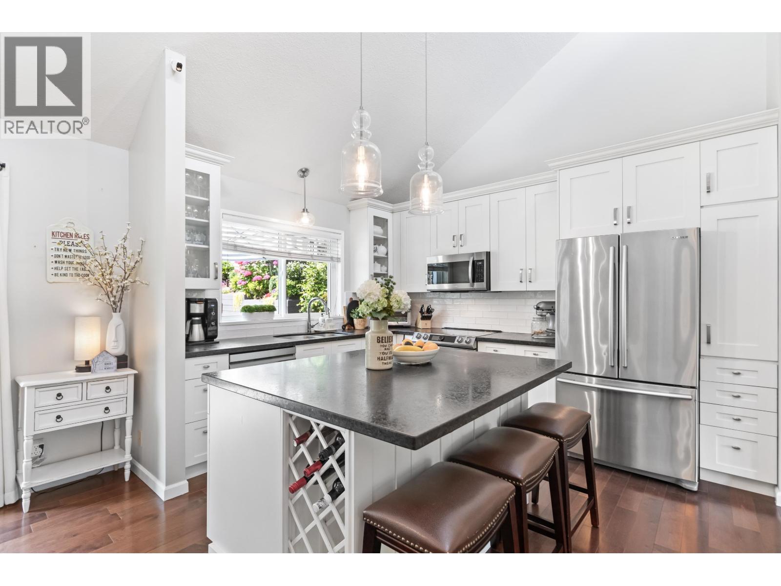 472 RIVERVIEW CRESCENT|Coquitlam, British Columbia V3C4X9