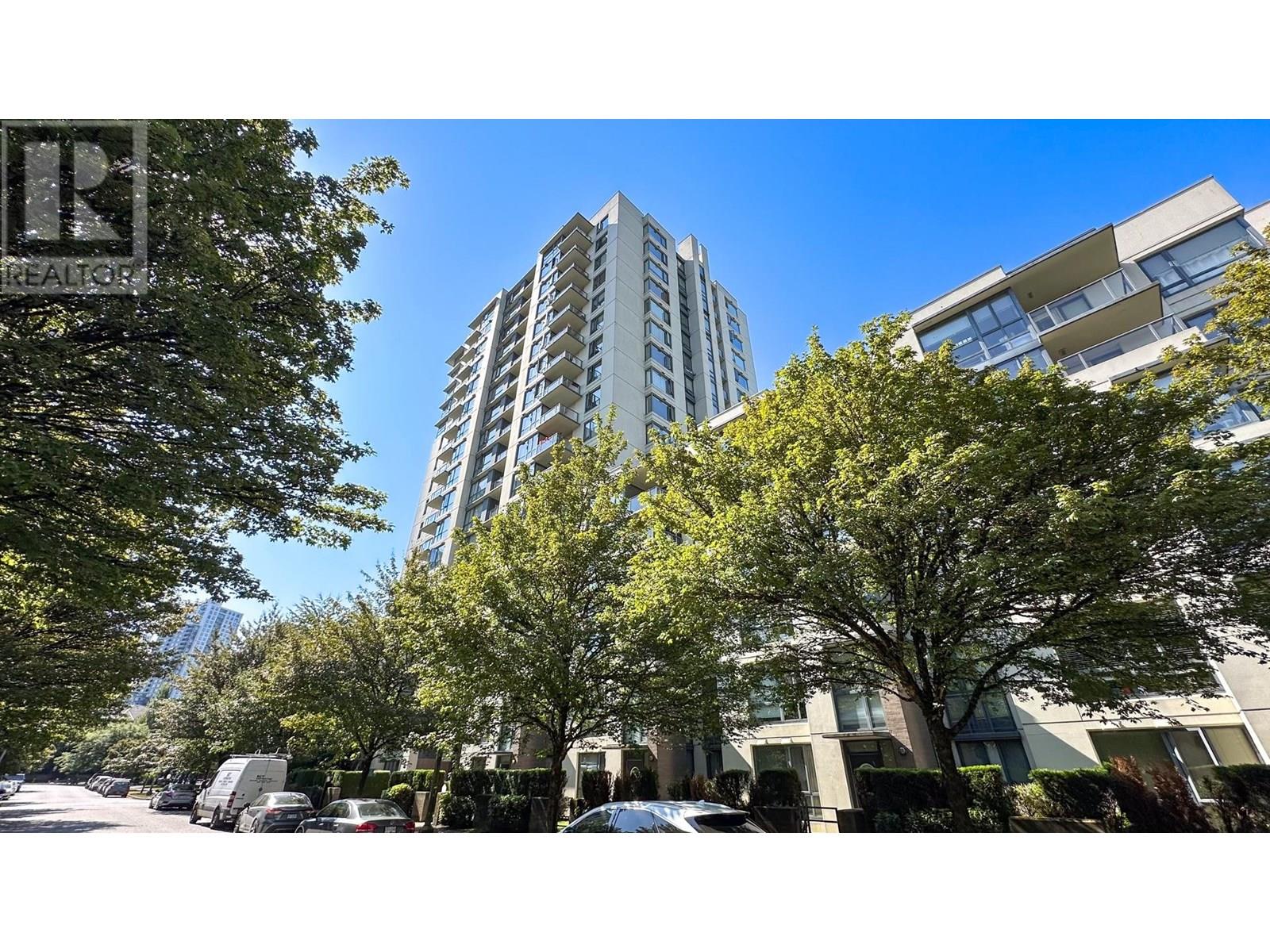 401 3588 CROWLEY DRIVE|Vancouver, British Columbia V5R6H3