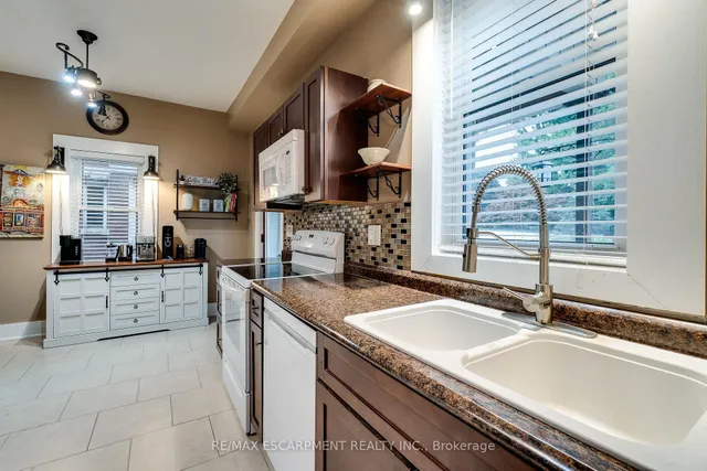 Additional image 18 of 75 MELROSE Ave