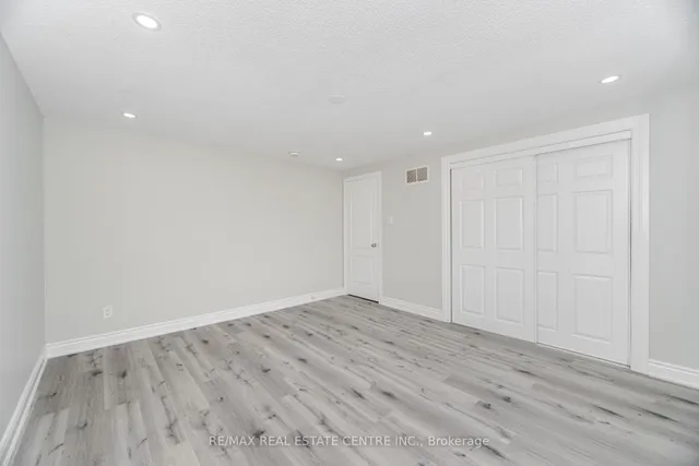 Additional image 36 of 76 Moffatt Ave