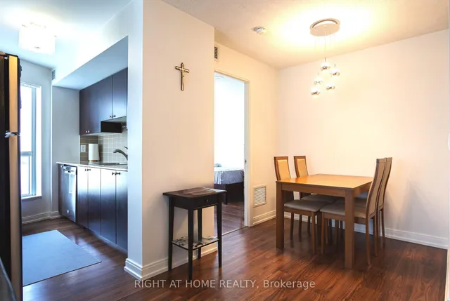 Additional image 3 of 151 Village Green Sq Unit 908