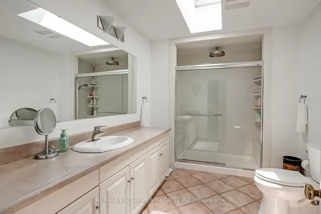 Additional image 30 of 275 Alexander Crt