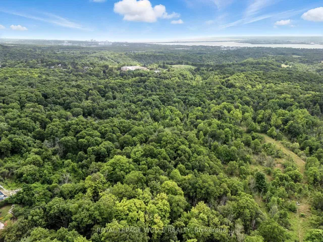 Additional image 42 of 51 Strathroy Cres