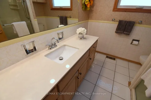 Additional image 25 of 33 Dubarry Blvd