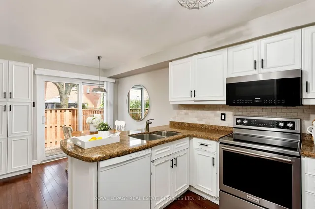 Additional image 18 of 2006 Glenada Cres Unit 7