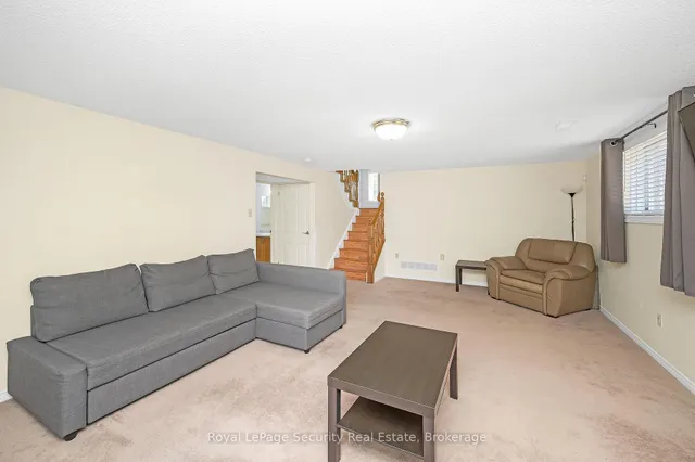Additional image 32 of 107 Fairington Cres
