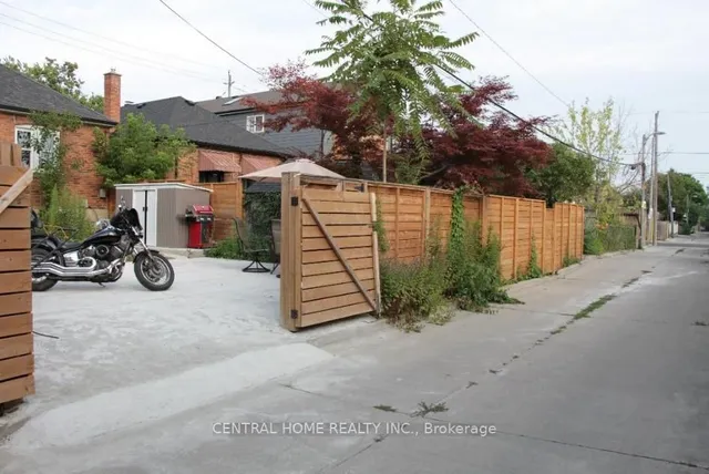 Additional image 16 of 226 Donlands Ave